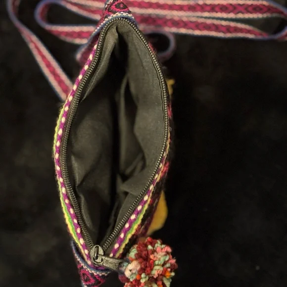 Colorful Woven Crossbody Bag - Picture 3 of 4